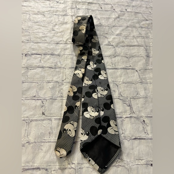VINTAGE DISNEY MICKEY MOUSE BLACK/GRAY/WHITE NOVELTY CERVANTES MENS TIE - Picture 6 of 6
